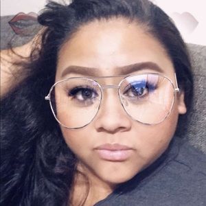 Meet your Posher, Raechelle